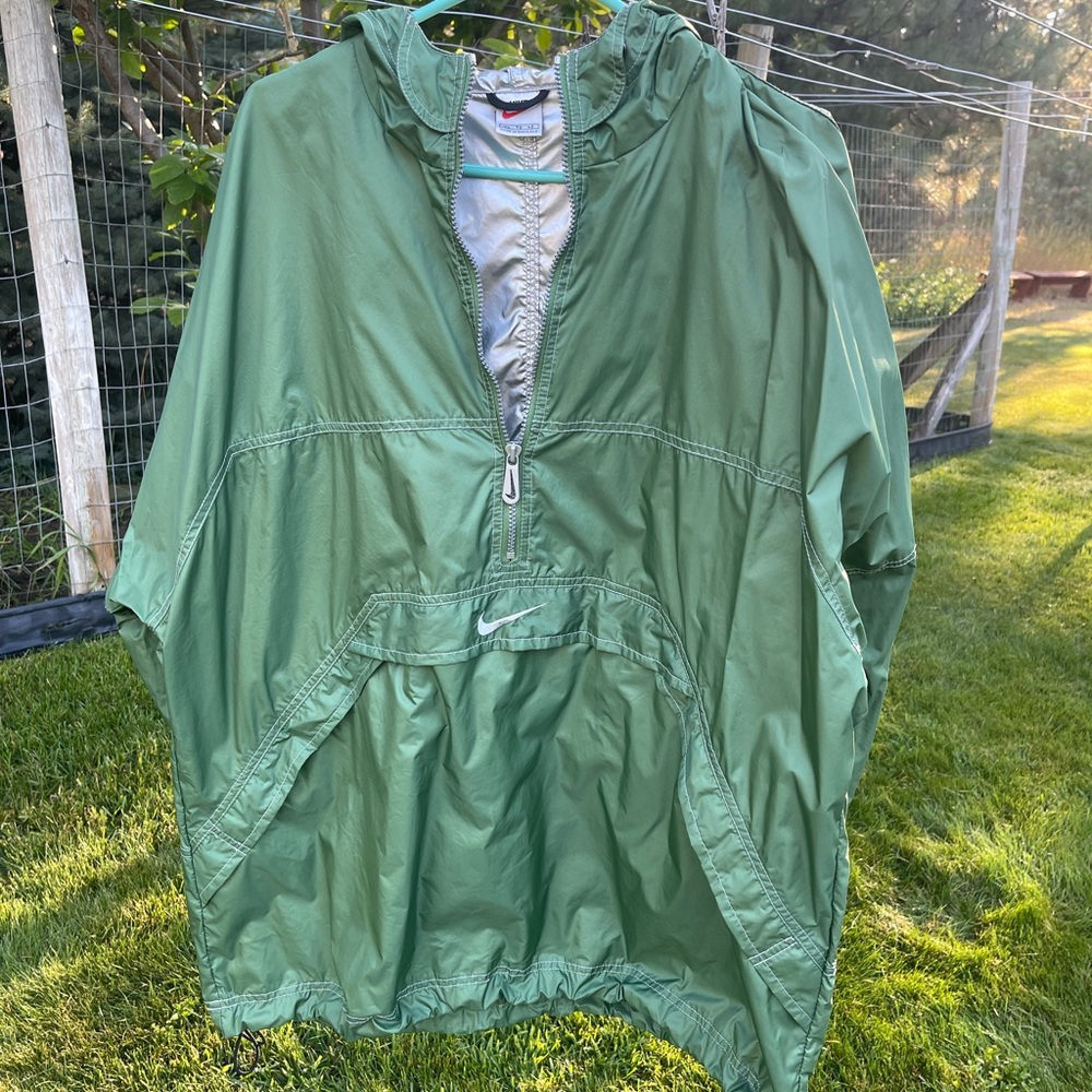Nike 1/2 zip pullover rain/wind jacket